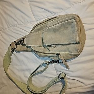 Hudson sling bag